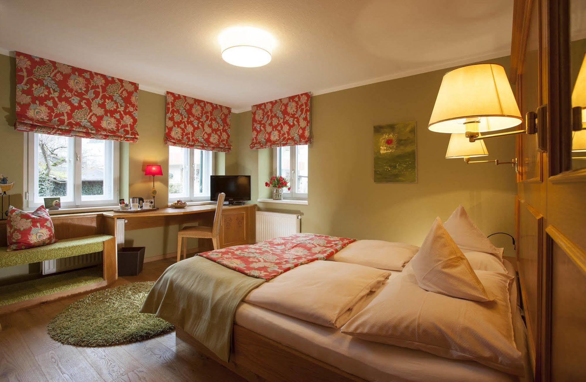 Hotel Fischerhaus Штарнберг Экстерьер фото